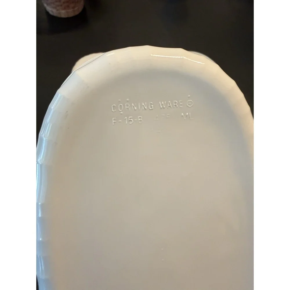 Corning Ware Set of 2 French White Individual Stoneware  & Seals 15 oz & 23 oz